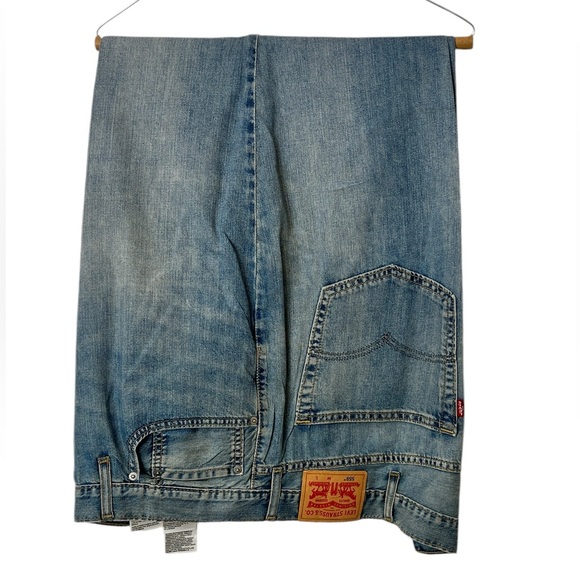 LEVI STRAUSS & CO. MENS STRAIGHT LEG JEAN SIZE 52βX30β LENGTH FADED BLUES. - Picture 2 of 13